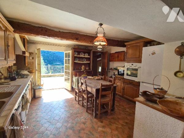 Arrière-pays niçois – Saint-Blaise
Maison mitoyenne à rénover sur un terrain d’environ 3 100 m²