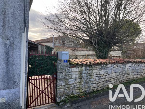 Maison à vendre 5 pièces 111 m² Salles-de-Villefagnan