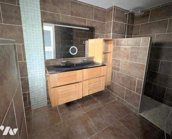 St Nazaire, à deux pas de la gare de Méan-Penhoet, maison T6 de 150 m² hab. (202 m² utiles)