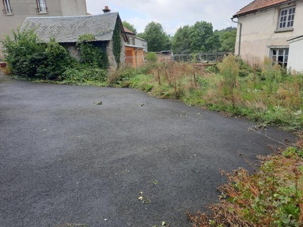 Maison à vendre à Saint-Georges dans le Cantal (15100), ref : 044/823