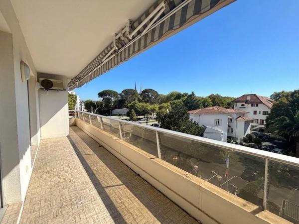 Avenue FOCH Appartement avec de beaux volumes et vue dégagée.