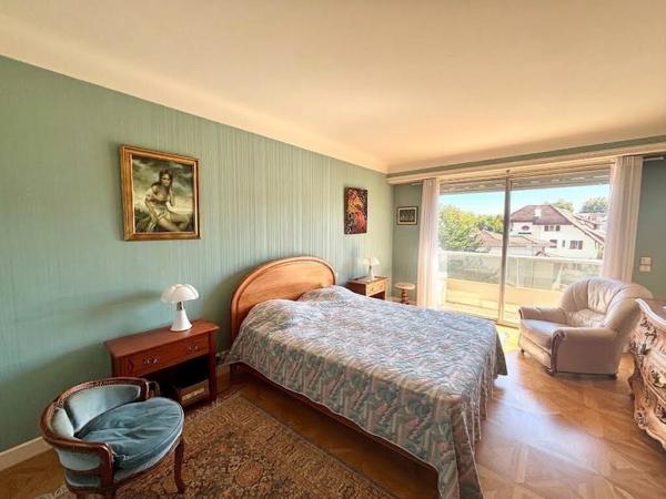 Avenue FOCH Appartement avec de beaux volumes et vue dégagée.