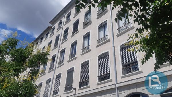 LYON 1 PLACE CHAZETTE