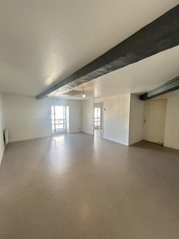 APPARTEMENT T4 - CENTRE VILLE SAINTES