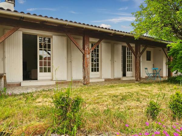 Maison plein pied, 5 pièces, grand terrain plat arboré et clôt, dépendances