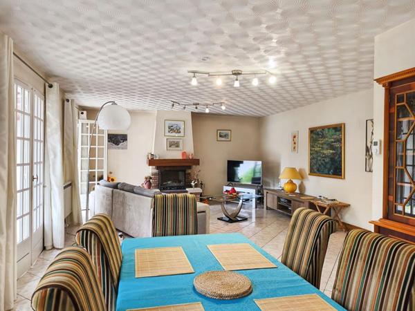 Maison plein pied, 5 pièces, grand terrain plat arboré et clôt, dépendances