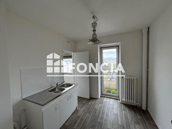 Appartement 3 pièces T3 F3 56.7 m² à Bobigny 93000 à vendre