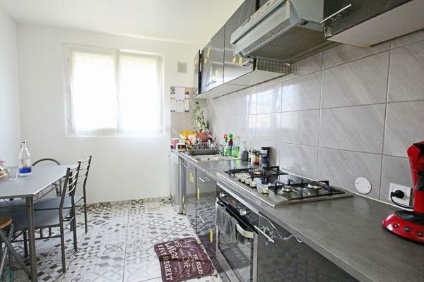 Charmante maison, beau volume et proche toutes commodités