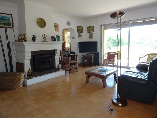 Villa 8 pièces sur terrain arboré 3500m²