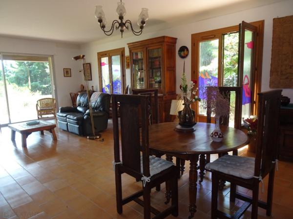 Villa 8 pièces sur terrain arboré 3500m²