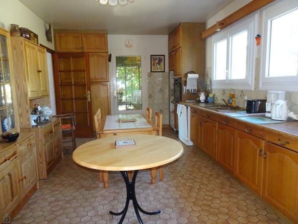 Villa 8 pièces sur terrain arboré 3500m²