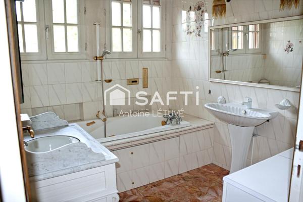 Pavillon Bourgeois de 5 chambres sur Jardin arboré