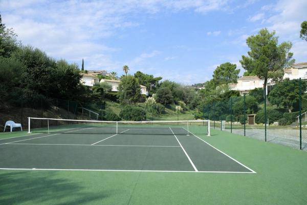 T2 EN REZ DE JARDIN + PARKING (GARAGE POSSIBLE EN OPTION)