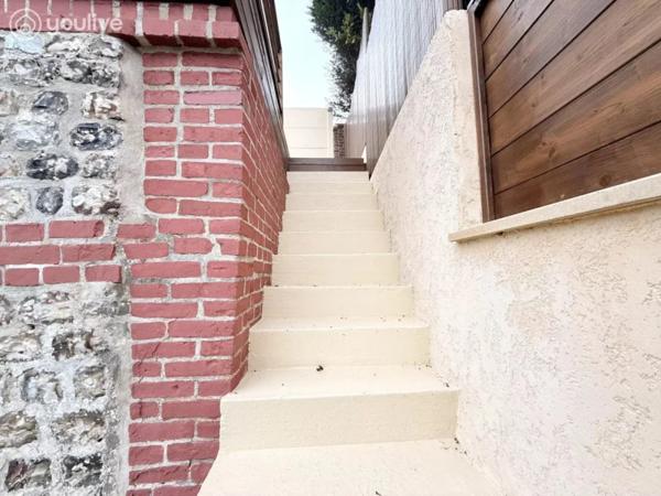 BIEN D’EXCEPTION AU CŒUR DE SAINT-VALERY-EN-CAUX MAISON + ANNEXE + PATIO – VUE PORT – NOUVEAU PRIX 395 000 € HAI
