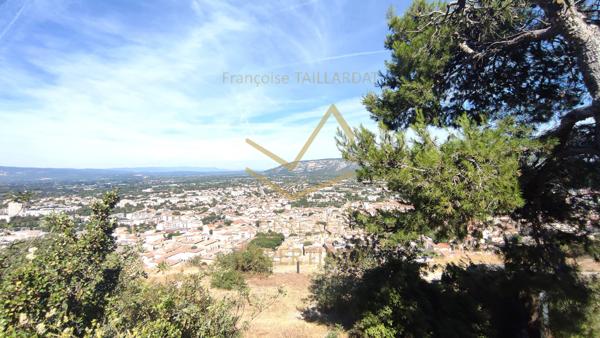 Cavaillon (84300) Propriété individuelle sans vis à vis sur les hauteurs au calme avec vue panoramique, piscine, abri et garage