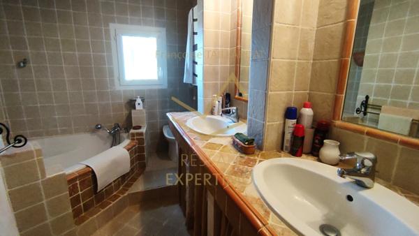 Cavaillon (84300) Propriété individuelle sans vis à vis sur les hauteurs au calme avec vue panoramique, piscine, abri et garage