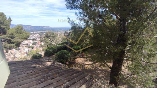 Cavaillon (84300) Propriété individuelle sans vis à vis sur les hauteurs au calme avec vue panoramique, piscine, abri et garage