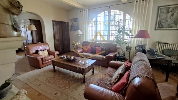 Cavaillon (84300) Propriété individuelle sans vis à vis sur les hauteurs au calme avec vue panoramique, piscine, abri et garage