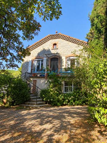 GENERARGUES, Maison de maitre en pierre de 94m2 et un garage de 80 m², le tout sur 1595 m2 de terrain clos ave