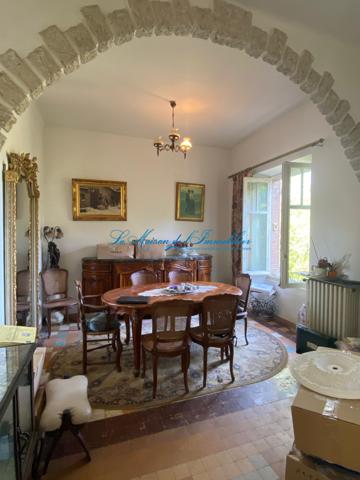 GENERARGUES, Maison de maitre en pierre de 94m2 et un garage de 80 m², le tout sur 1595 m2 de terrain clos ave