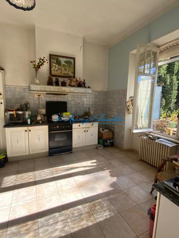 GENERARGUES, Maison de maitre en pierre de 94m2 et un garage de 80 m², le tout sur 1595 m2 de terrain clos ave