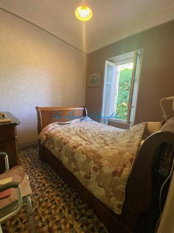 GENERARGUES, Maison de maitre en pierre de 94m2 et un garage de 80 m², le tout sur 1595 m2 de terrain clos ave