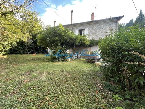 GENERARGUES, Maison de maitre en pierre de 94m2 et un garage de 80 m², le tout sur 1595 m2 de terrain clos ave