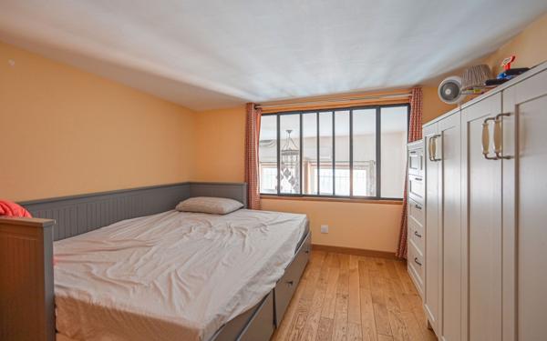 Appartement à vendre    4 pièces • 135 m2 Paris 19