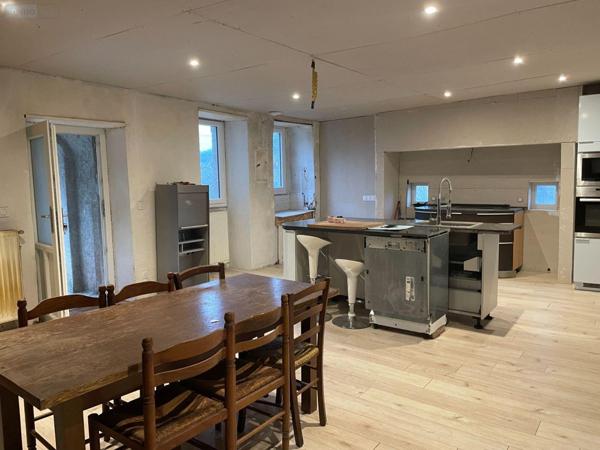 Maison à vendre à Mayrinhac-Lentour dans le Lot (46500), ref : 46030/MAIS/466