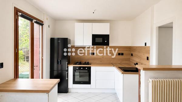 Maison
         5 pièces
        - 74 m² Exclusivité 179 950 € *