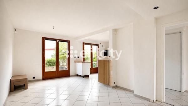 Maison
         5 pièces
        - 74 m² Exclusivité 179 950 € *