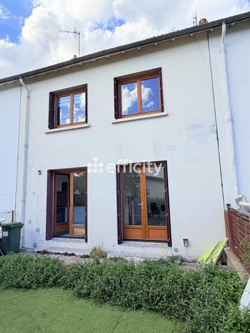 Maison
         5 pièces
        - 74 m² Exclusivité 179 950 € *
