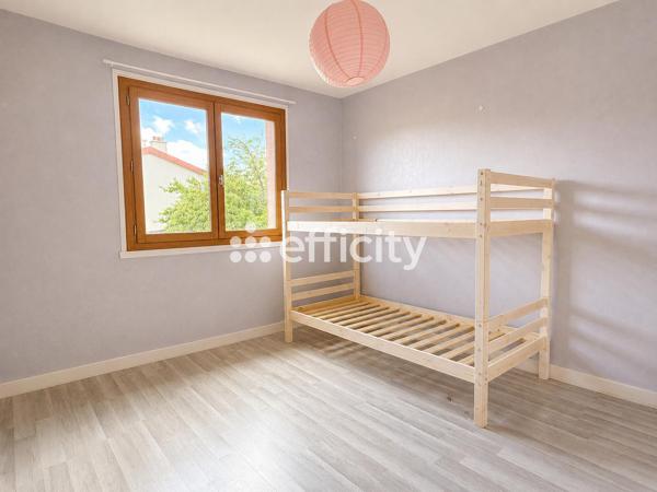 Maison
         5 pièces
        - 74 m² Exclusivité 179 950 € *
