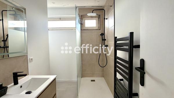 Maison
         5 pièces
        - 74 m² Exclusivité 179 950 € *