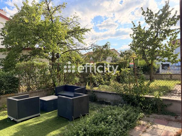 Maison
         5 pièces
        - 74 m² Exclusivité 179 950 € *