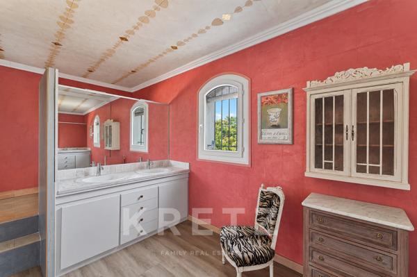 Bastide provençale de prestige avec piscine, maison d'amis et terrain paysager de 2 500 m² à vendre