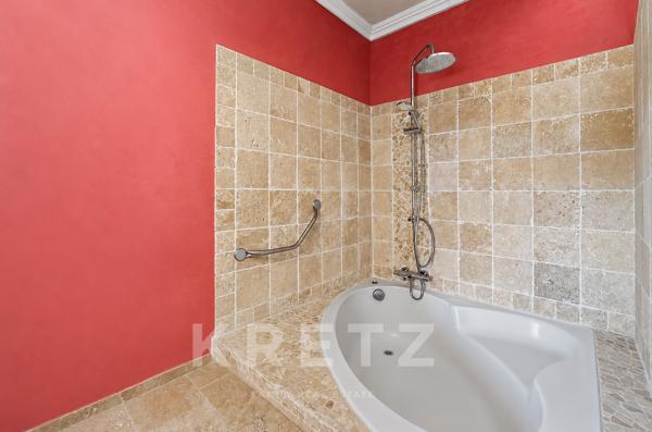Bastide provençale de prestige avec piscine, maison d'amis et terrain paysager de 2 500 m² à vendre