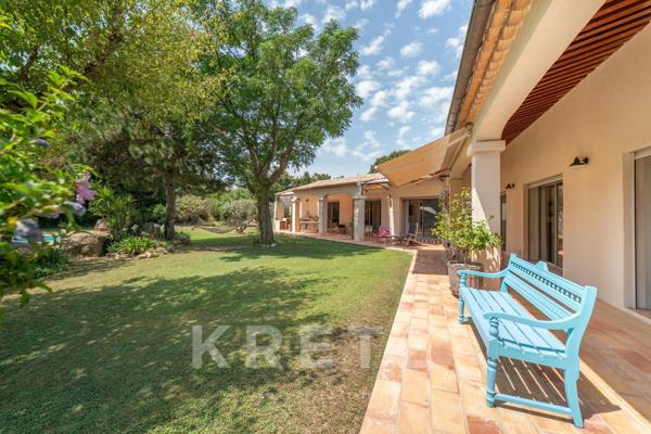 Bastide provençale de prestige avec piscine, maison d'amis et terrain paysager de 2 500 m² à vendre