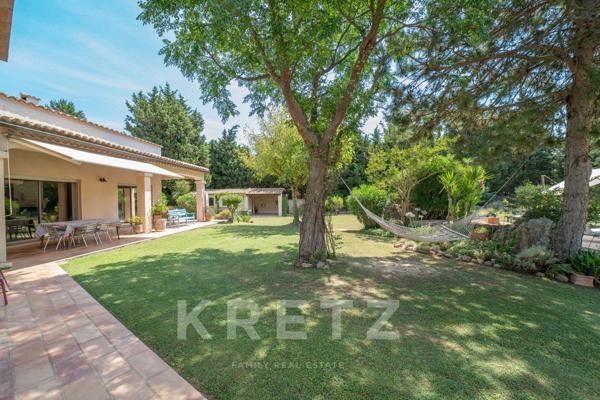 Bastide provençale de prestige avec piscine, maison d'amis et terrain paysager de 2 500 m² à vendre