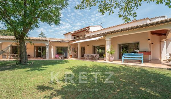 Bastide provençale de prestige avec piscine, maison d'amis et terrain paysager de 2 500 m² à vendre