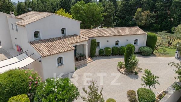 Bastide provençale de prestige avec piscine, maison d'amis et terrain paysager de 2 500 m² à vendre