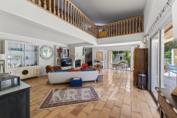 Bastide provençale de prestige avec piscine, maison d'amis et terrain paysager de 2 500 m² à vendre