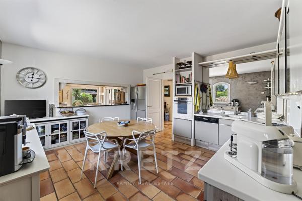 Bastide provençale de prestige avec piscine, maison d'amis et terrain paysager de 2 500 m² à vendre