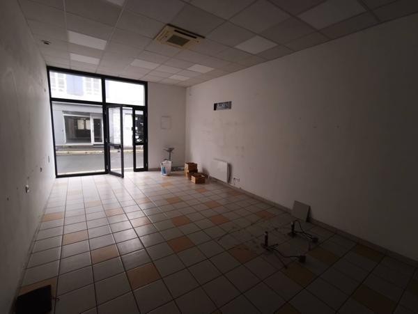 Location Local commercial37 m² - LUCON (85400)