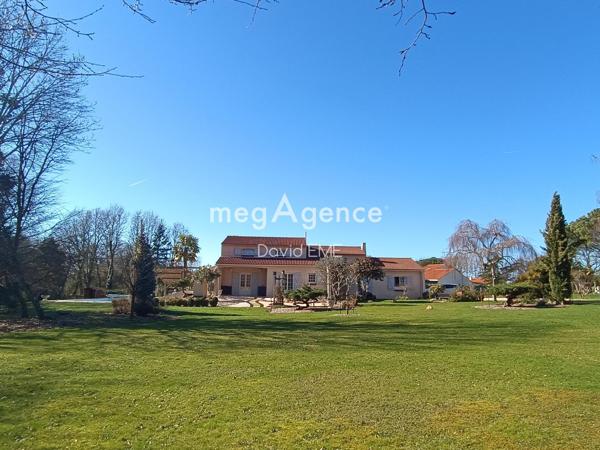 Maison à La Roche-sur-Yon, 85000 - 8 pièces 212m²