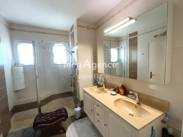 Maison à La Roche-sur-Yon, 85000 - 8 pièces 212m²