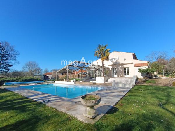 Maison à La Roche-sur-Yon, 85000 - 8 pièces 212m²