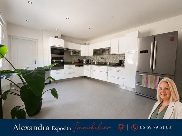 COUP DE CŒUR ASSURÉ – MAISON FAMILIALE RÉCENTE AUX BEAUX VOLUMES, 5 chambres,– 10 min Dreux / Houdan, jardin 1