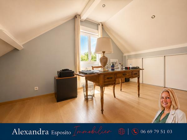 COUP DE CŒUR ASSURÉ – MAISON FAMILIALE RÉCENTE AUX BEAUX VOLUMES, 5 chambres,– 10 min Dreux / Houdan, jardin 1