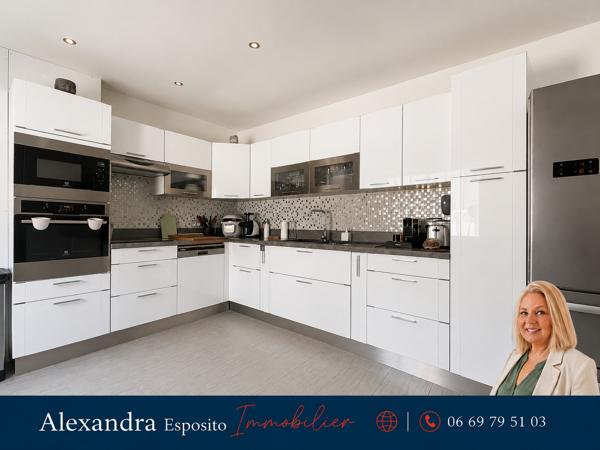 COUP DE CŒUR ASSURÉ – MAISON FAMILIALE RÉCENTE AUX BEAUX VOLUMES, 5 chambres,– 10 min Dreux / Houdan, jardin 1